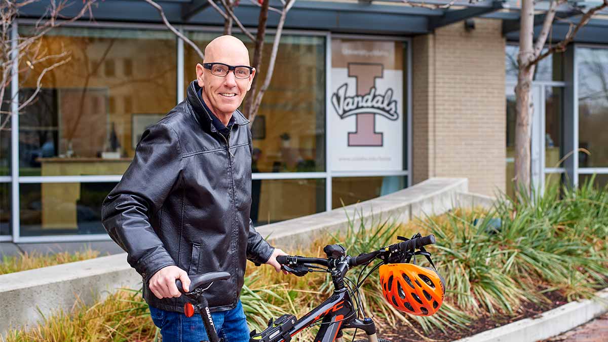 Jaap Vos standing next to his bicycle