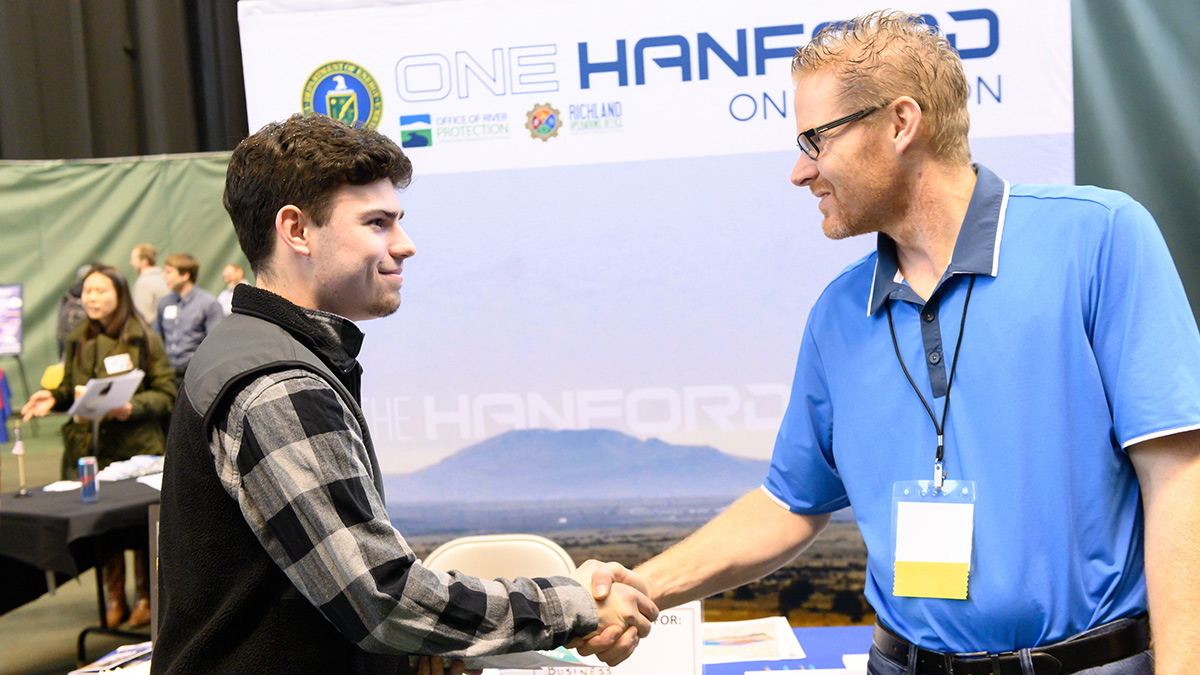 A student shakes hands with an employer at the Career Fair.